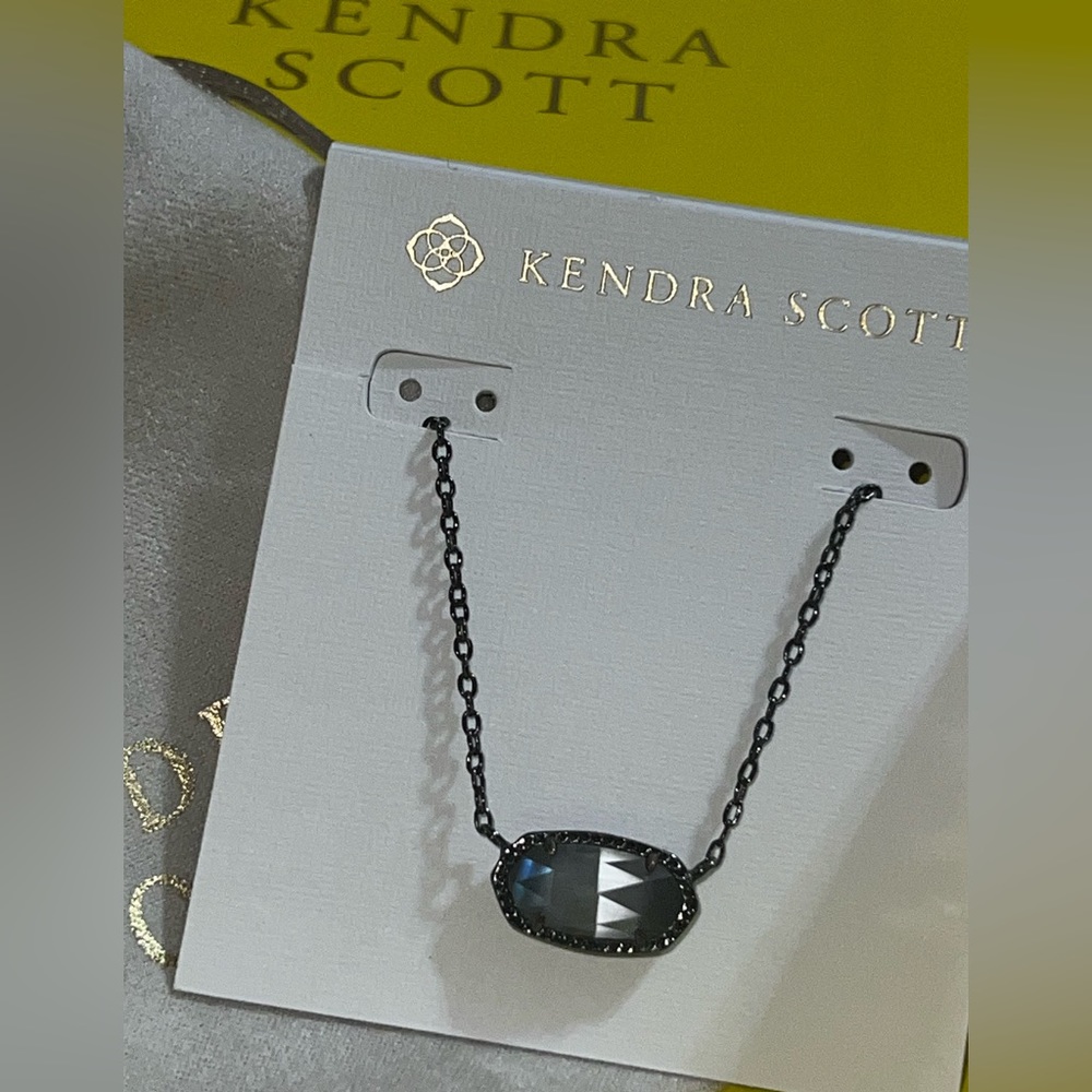 KENDRA SCOTT - ELISA GUNMETAL PENDANT NECKLACE IN SLATE CAT'S EYE